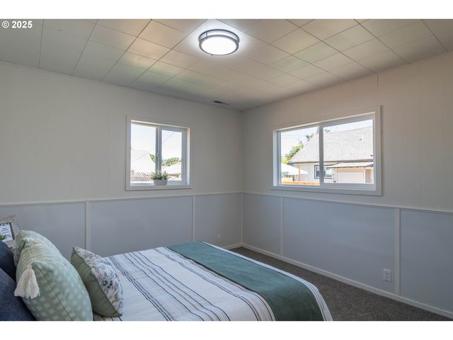 176 Se HOOVER Ave, Roseburg, OR 97470