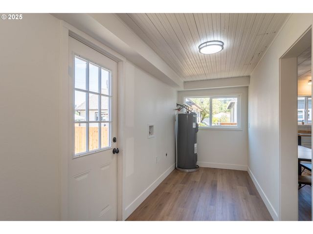 176 Se HOOVER Ave, Roseburg, OR 97470
