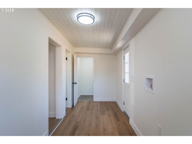 176 Se HOOVER Ave, Roseburg, OR 97470