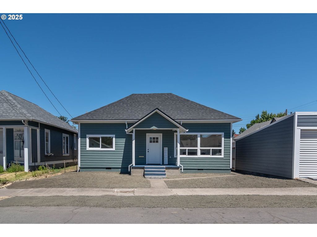 176 Se HOOVER Ave, Roseburg, OR 97470
