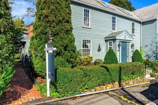 45 Prospect St 2, Marblehead, MA 01945
