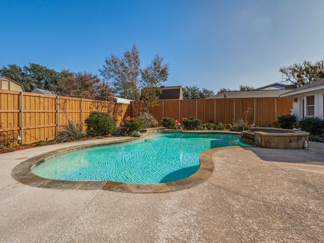 1807 S Crest, Carrollton, TX 75006