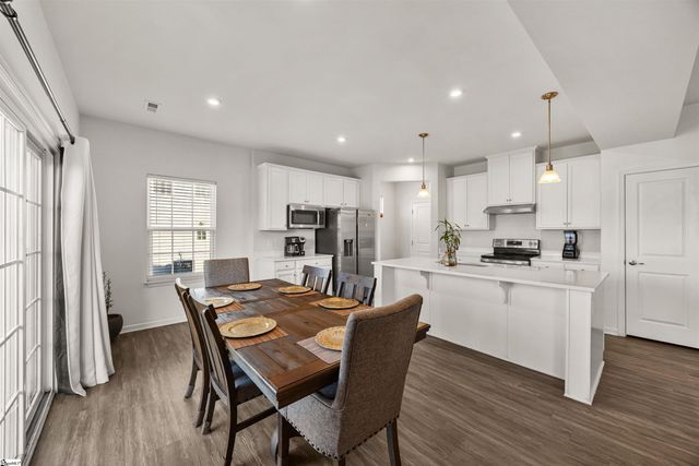 8 Wiltshire Circle, Easley, SC 29642