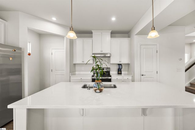 8 Wiltshire Circle, Easley, SC 29642