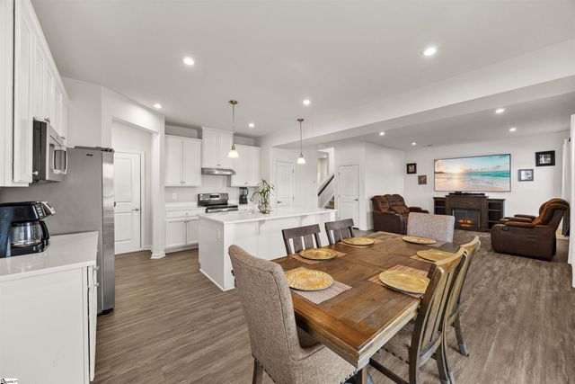 8 Wiltshire Circle, Easley, SC 29642