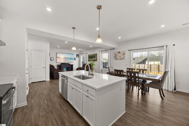 8 Wiltshire Circle, Easley, SC 29642