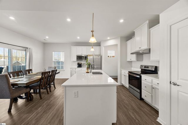 8 Wiltshire Circle, Easley, SC 29642