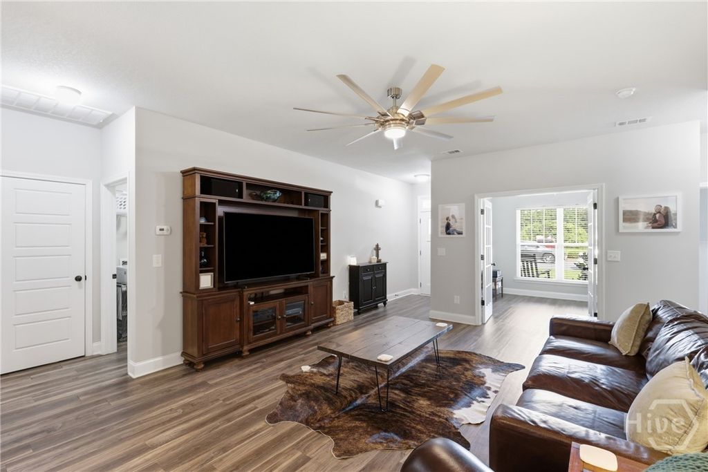 Image 11 of property listing at 203 Timberlake Drive, Guyton, GA 31312