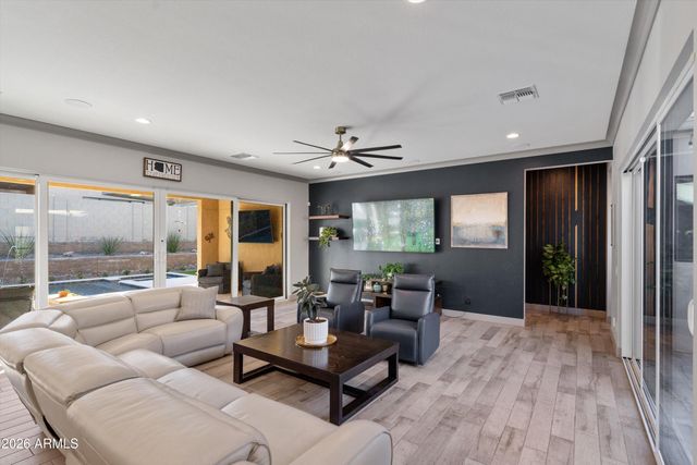 1353 E PASEO Way, Phoenix, AZ 85042