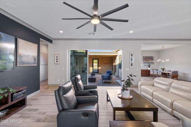 1353 E PASEO Way, Phoenix, AZ 85042