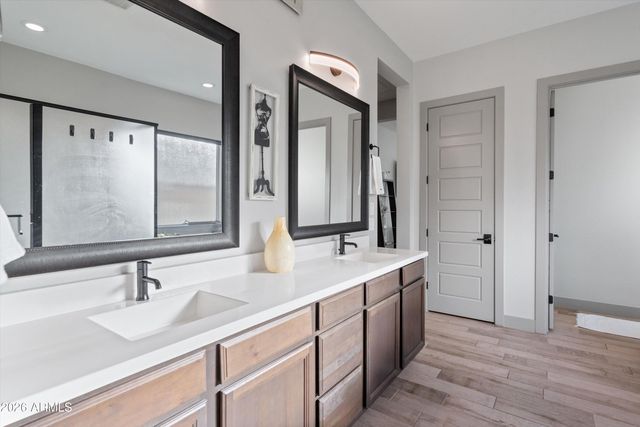 1353 E PASEO Way, Phoenix, AZ 85042