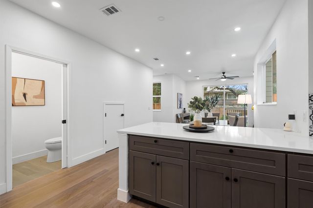 1208 W Oltorf ST B, Austin, TX 78704