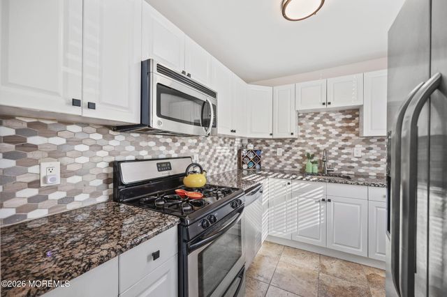 300 Deal Lake Drive 16, Asbury Park, NJ 07712