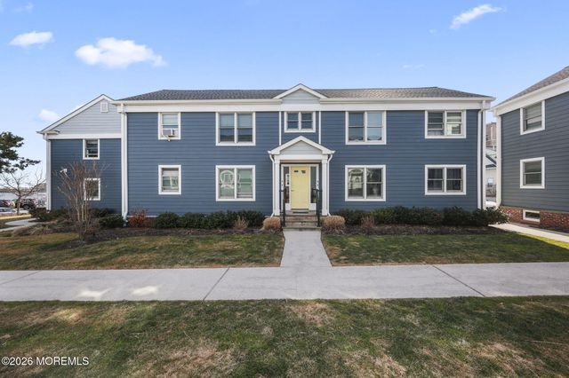 300 Deal Lake Drive 16, Asbury Park, NJ 07712