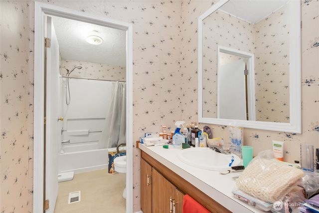 12422 26th Avenue E, Tacoma, WA 98445