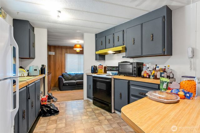 12422 26th Avenue E, Tacoma, WA 98445