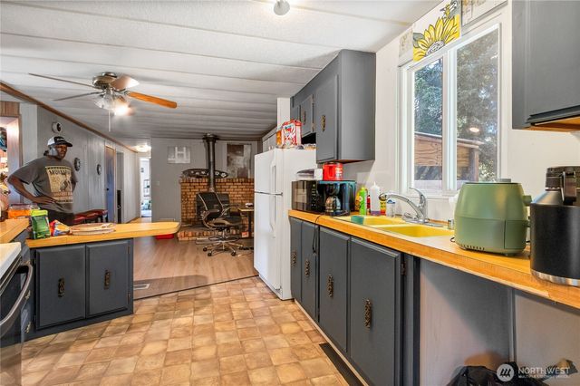 12422 26th Avenue E, Tacoma, WA 98445