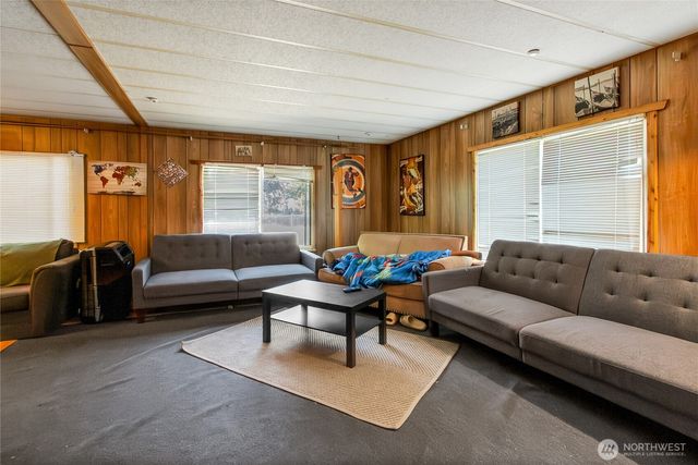 12422 26th Avenue E, Tacoma, WA 98445