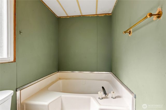 12422 26th Avenue E, Tacoma, WA 98445