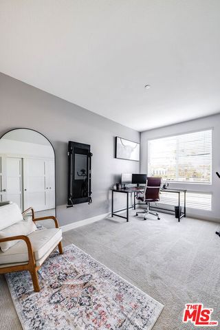 10878 Bloomfield Street 211, Toluca Lake, CA 91602