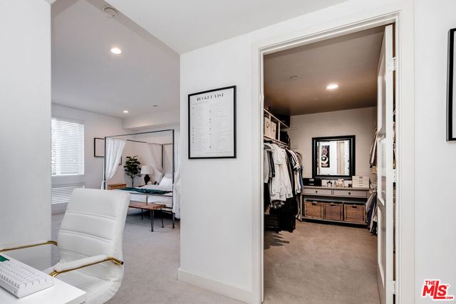 10878 Bloomfield Street 211, Toluca Lake, CA 91602