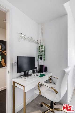 10878 Bloomfield Street 211, Toluca Lake, CA 91602