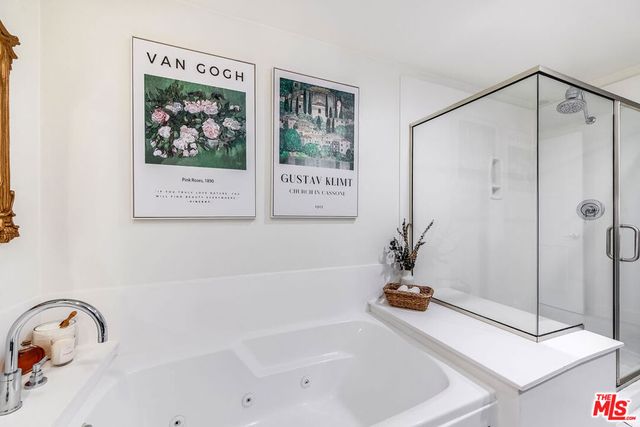 10878 Bloomfield Street 211, Toluca Lake, CA 91602