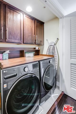 10878 Bloomfield Street 211, Toluca Lake, CA 91602