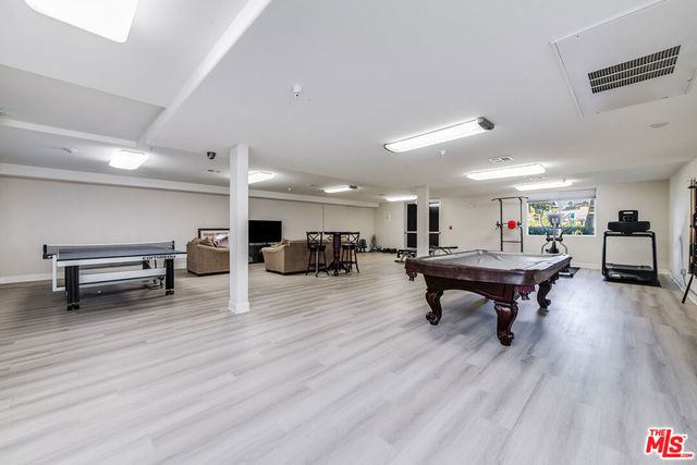 10878 Bloomfield Street 211, Toluca Lake, CA 91602