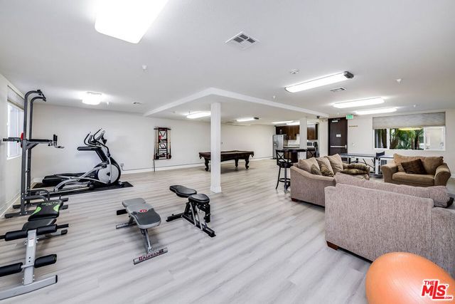 10878 Bloomfield Street 211, Toluca Lake, CA 91602