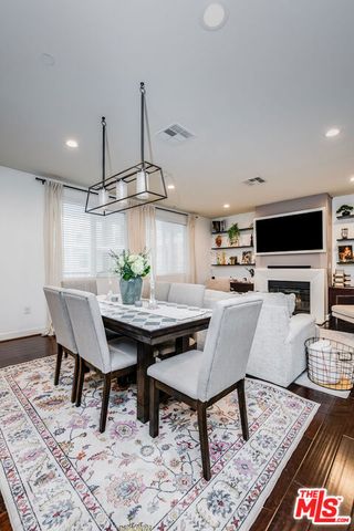 10878 Bloomfield Street 211, Toluca Lake, CA 91602