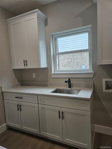 49287 London Bridge Drive, Macomb, MI 48044