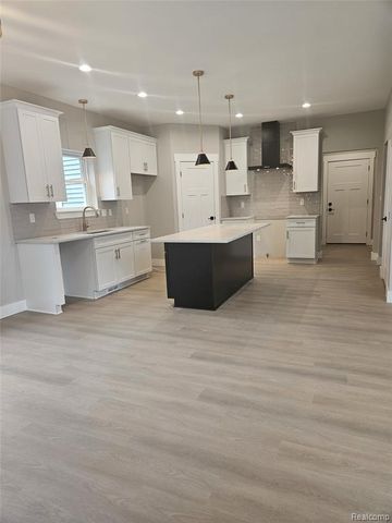 49287 London Bridge Drive, Macomb, MI 48044