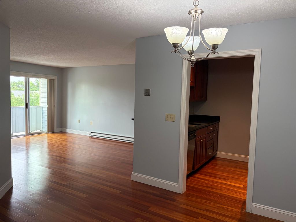 Image 2 of property listing at 108 Eastern Ave Apt 303, Manchester, NH 03104