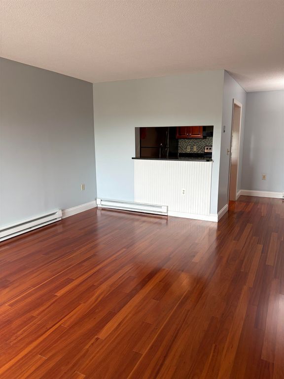 Image 11 of property listing at 108 Eastern Ave Apt 303, Manchester, NH 03104