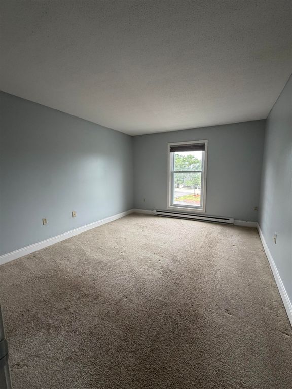 Image 7 of property listing at 108 Eastern Ave Apt 303, Manchester, NH 03104