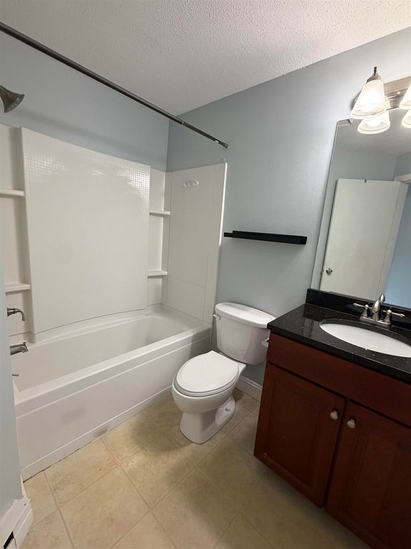 Image 8 of property listing at 108 Eastern Ave Apt 303, Manchester, NH 03104