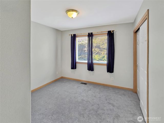 710 SW Echo Loop, Oak Harbor, WA 98277