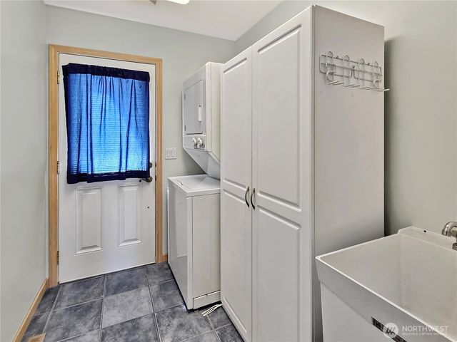710 SW Echo Loop, Oak Harbor, WA 98277