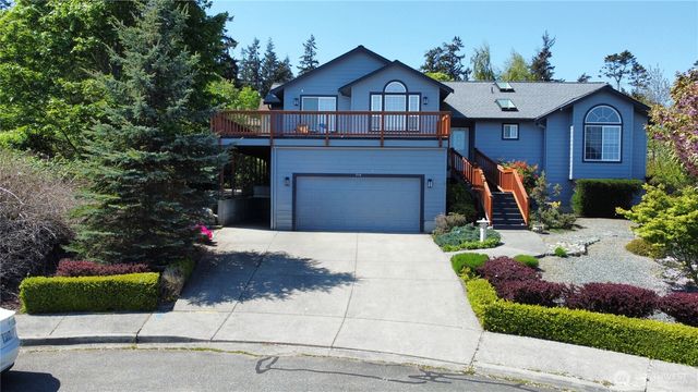 710 SW Echo Loop, Oak Harbor, WA 98277
