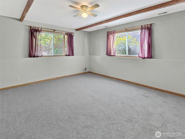 710 SW Echo Loop, Oak Harbor, WA 98277