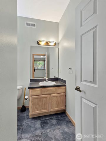710 SW Echo Loop, Oak Harbor, WA 98277