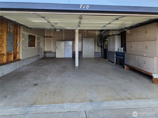 710 SW Echo Loop, Oak Harbor, WA 98277