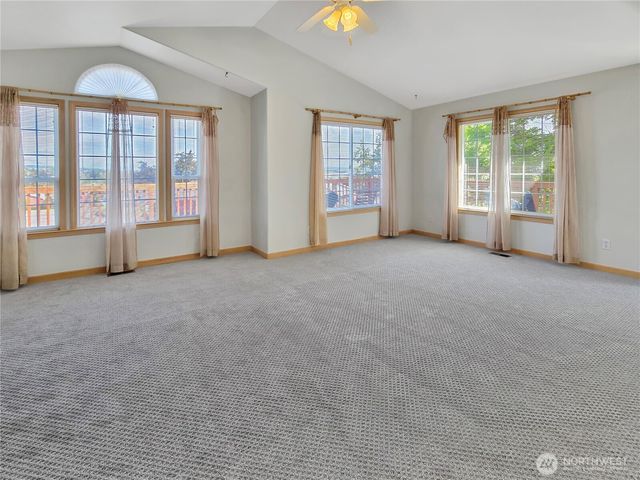 710 SW Echo Loop, Oak Harbor, WA 98277