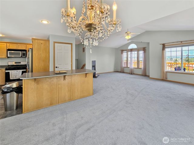 710 SW Echo Loop, Oak Harbor, WA 98277