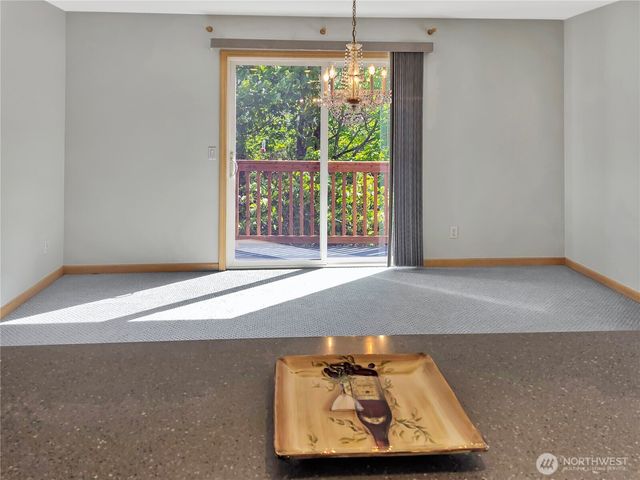 710 SW Echo Loop, Oak Harbor, WA 98277