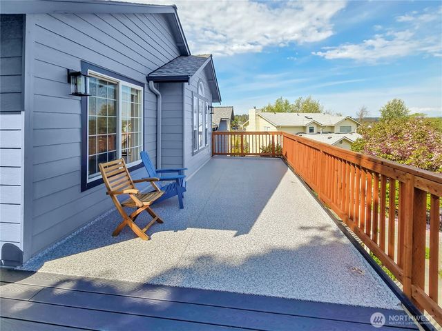 710 SW Echo Loop, Oak Harbor, WA 98277
