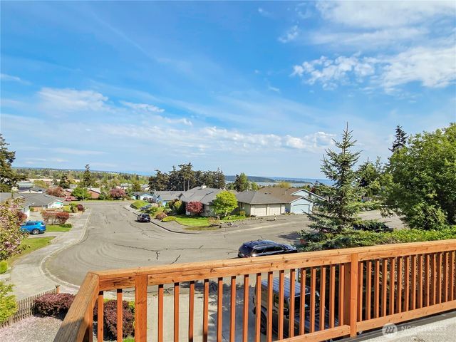 710 SW Echo Loop, Oak Harbor, WA 98277