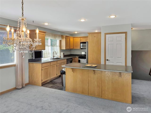 710 SW Echo Loop, Oak Harbor, WA 98277