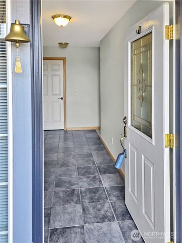 710 SW Echo Loop, Oak Harbor, WA 98277
